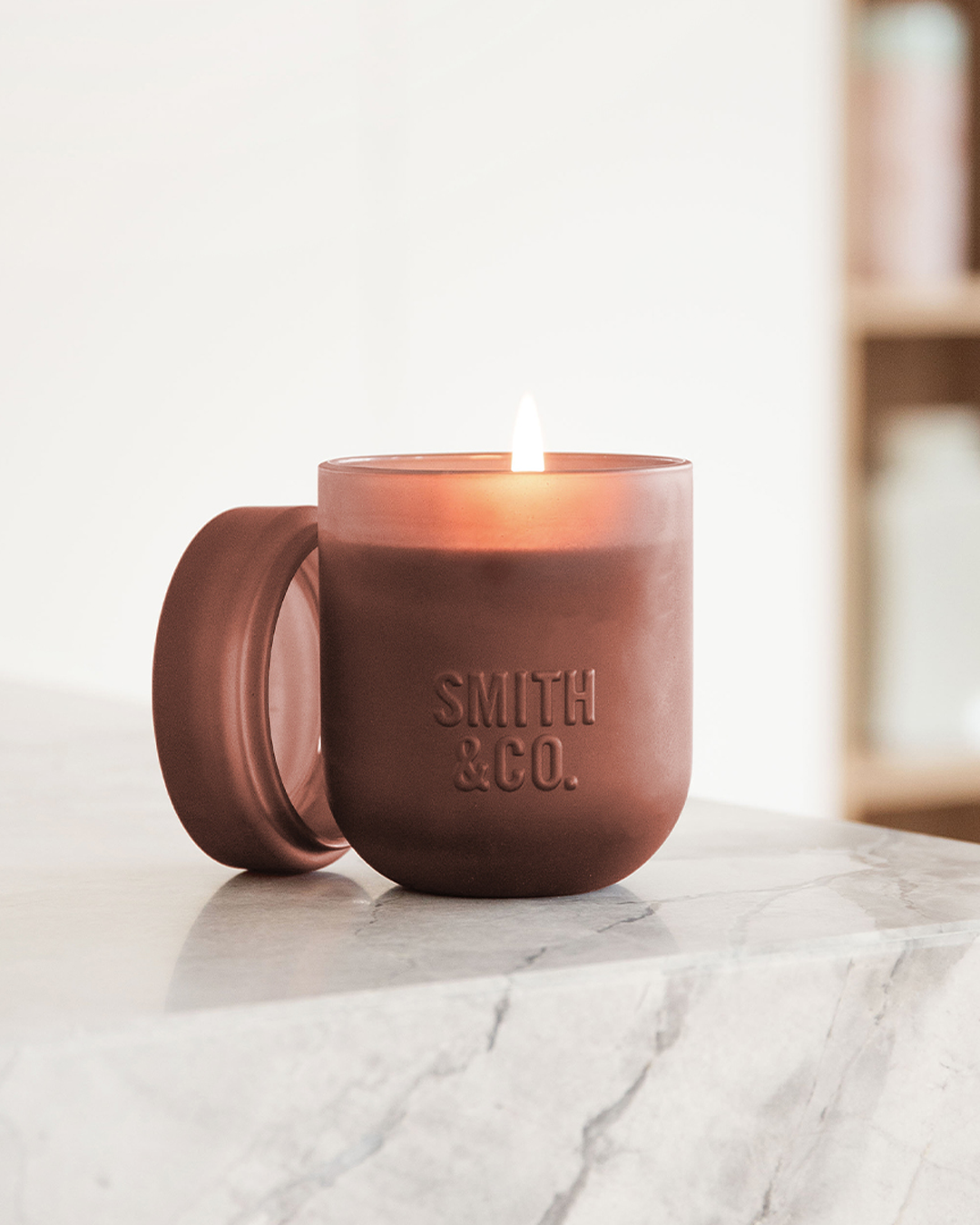 נר Smith & Co. - Black Oud & Saffron