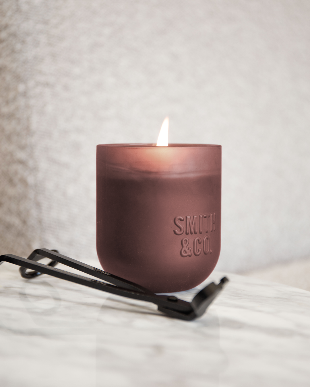 נר Smith & Co. - Black Oud  & Saffron